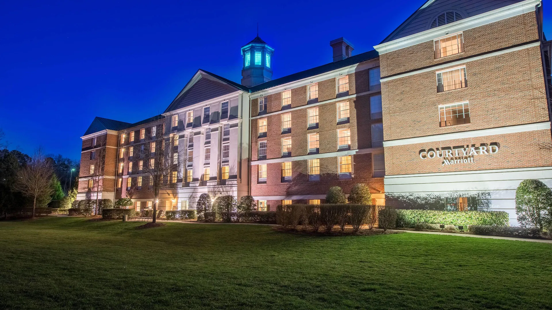 Staying Near Ackland Art Museum: 6 Business Hotels Compared