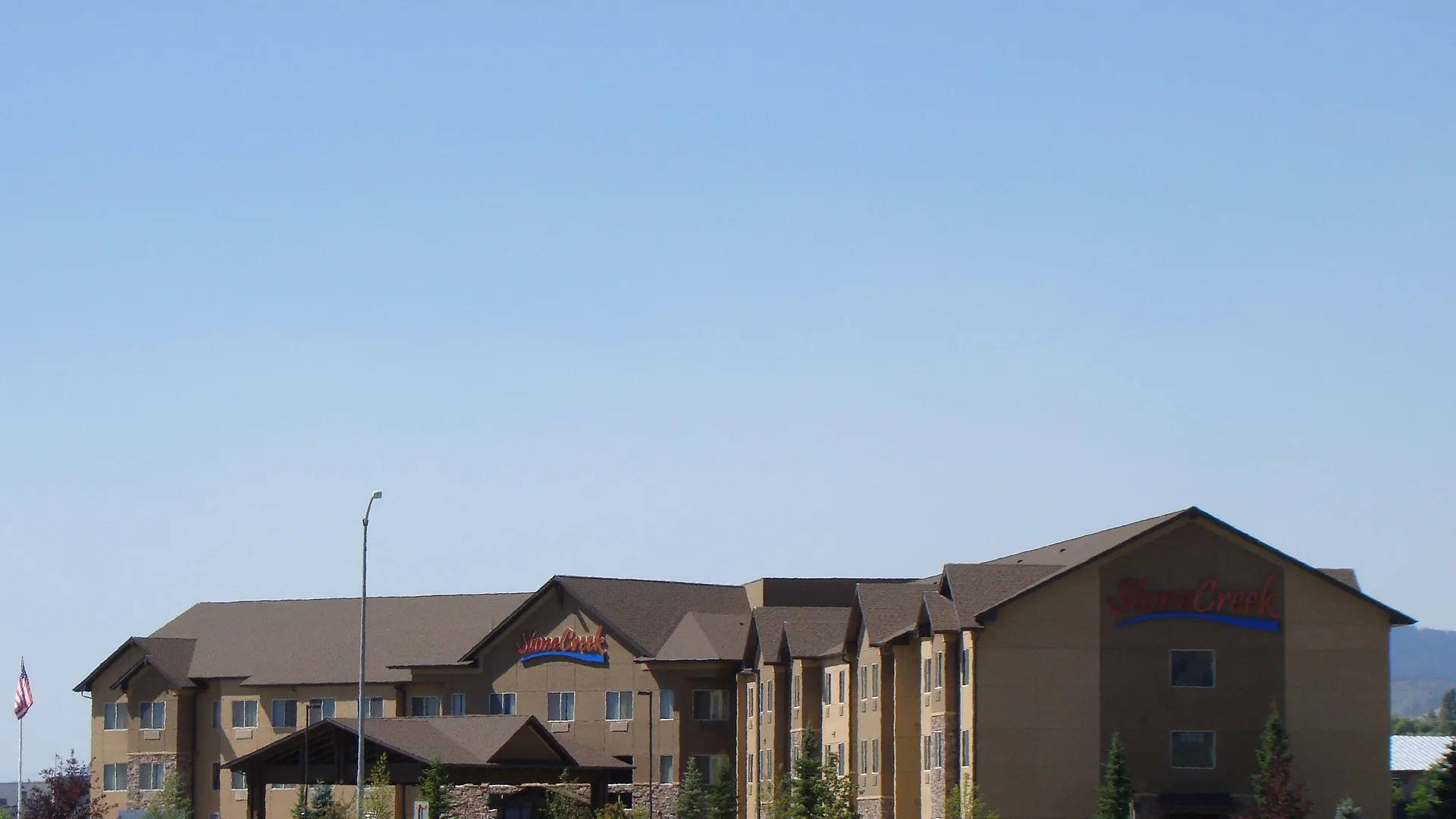 4 Business Hotels Near Rowdy's Cabin for a Productive Stay