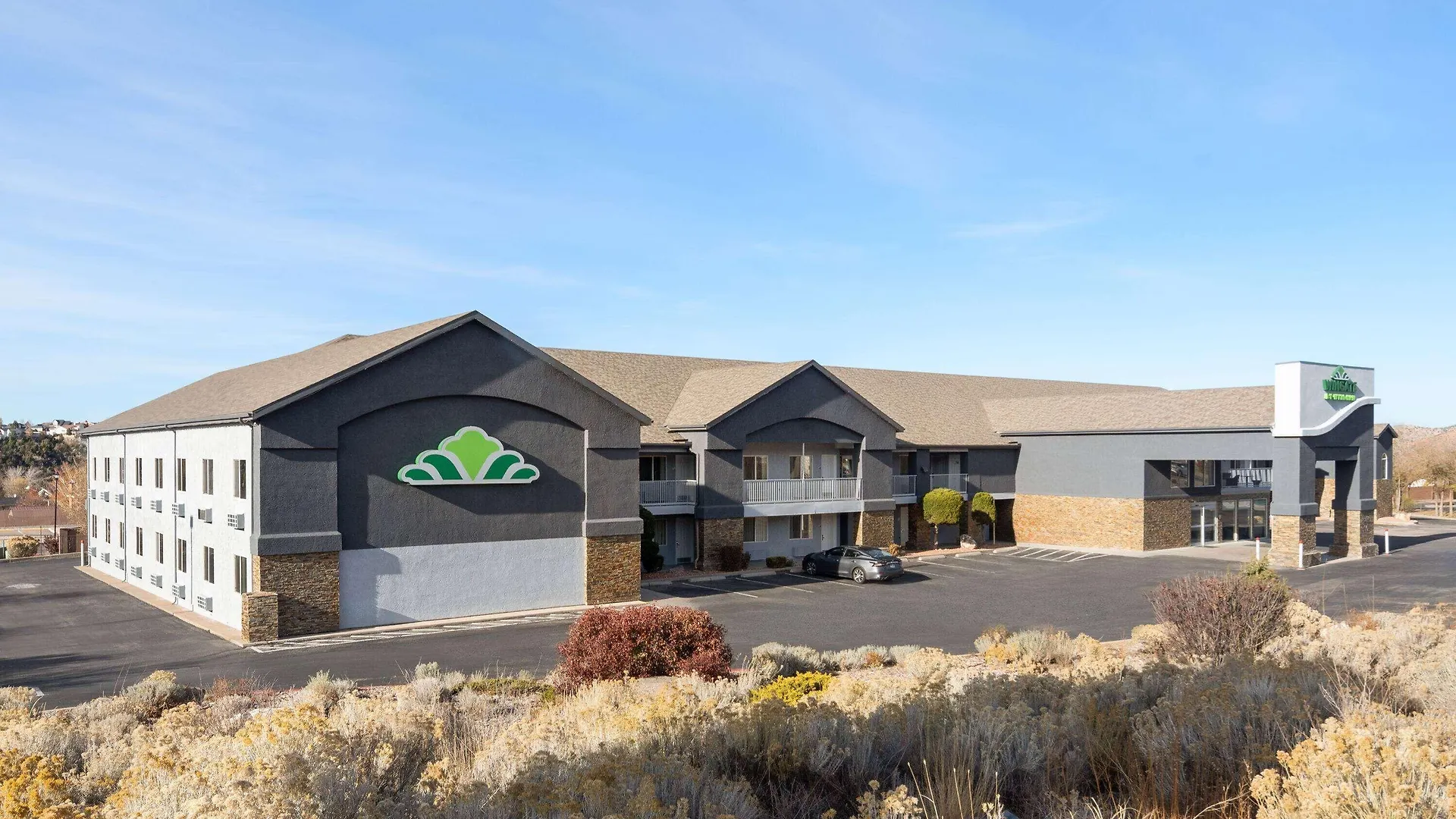 Where to Stay Near Eccles Coliseum: 4 Top Resort Hotels