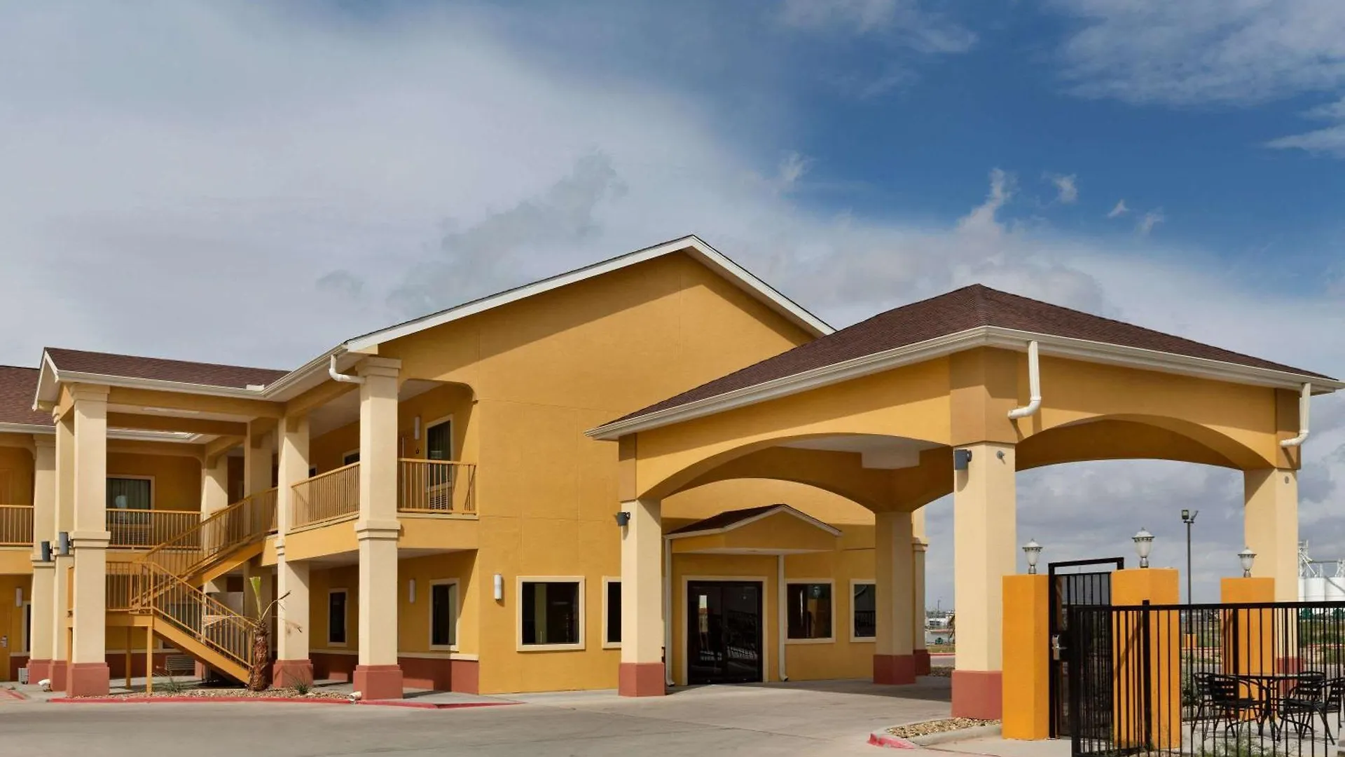 4 Airport Hotels Near Fun City Worth Booking in Odessa