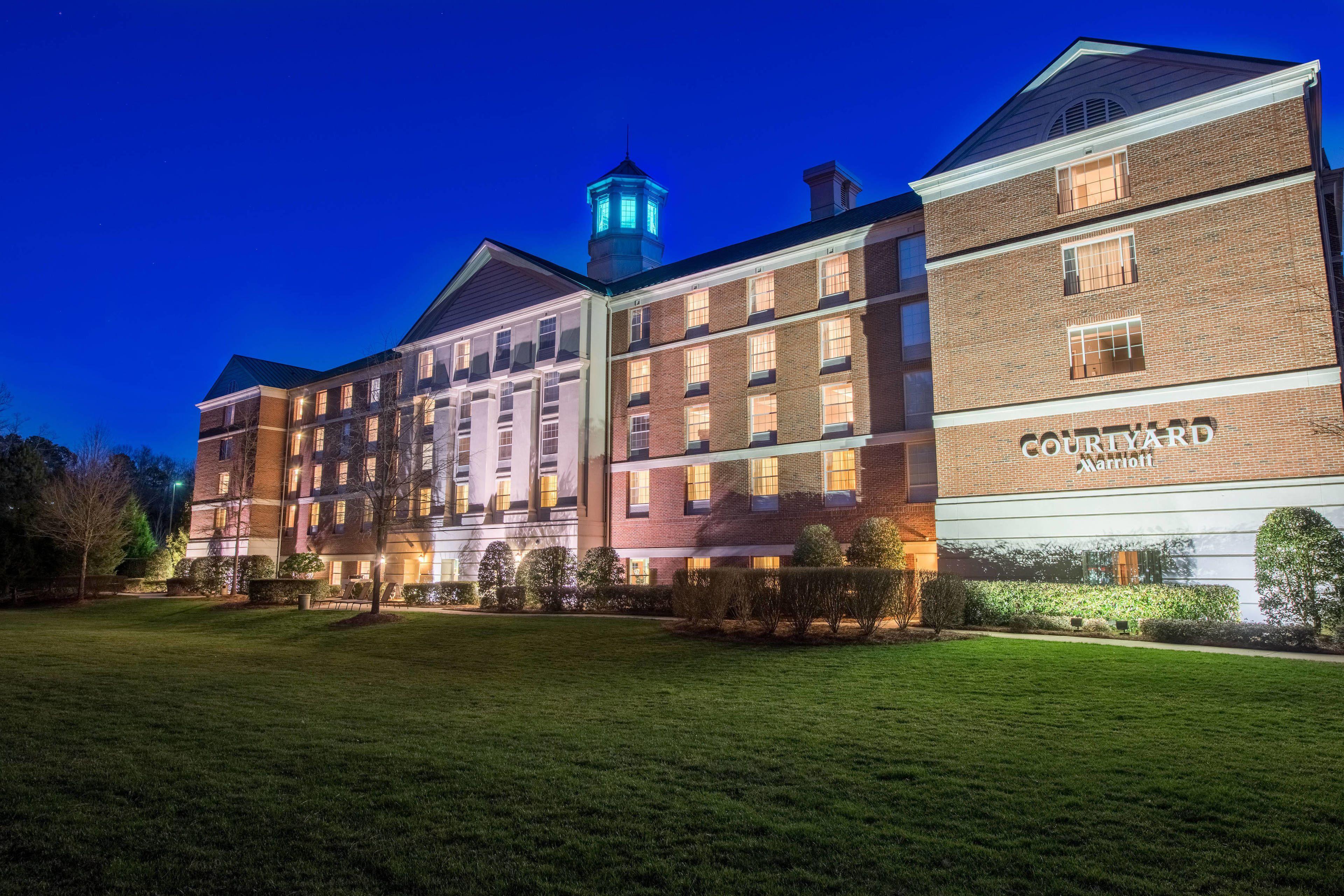 Staying Near Ackland Art Museum: 6 Business Hotels Compared