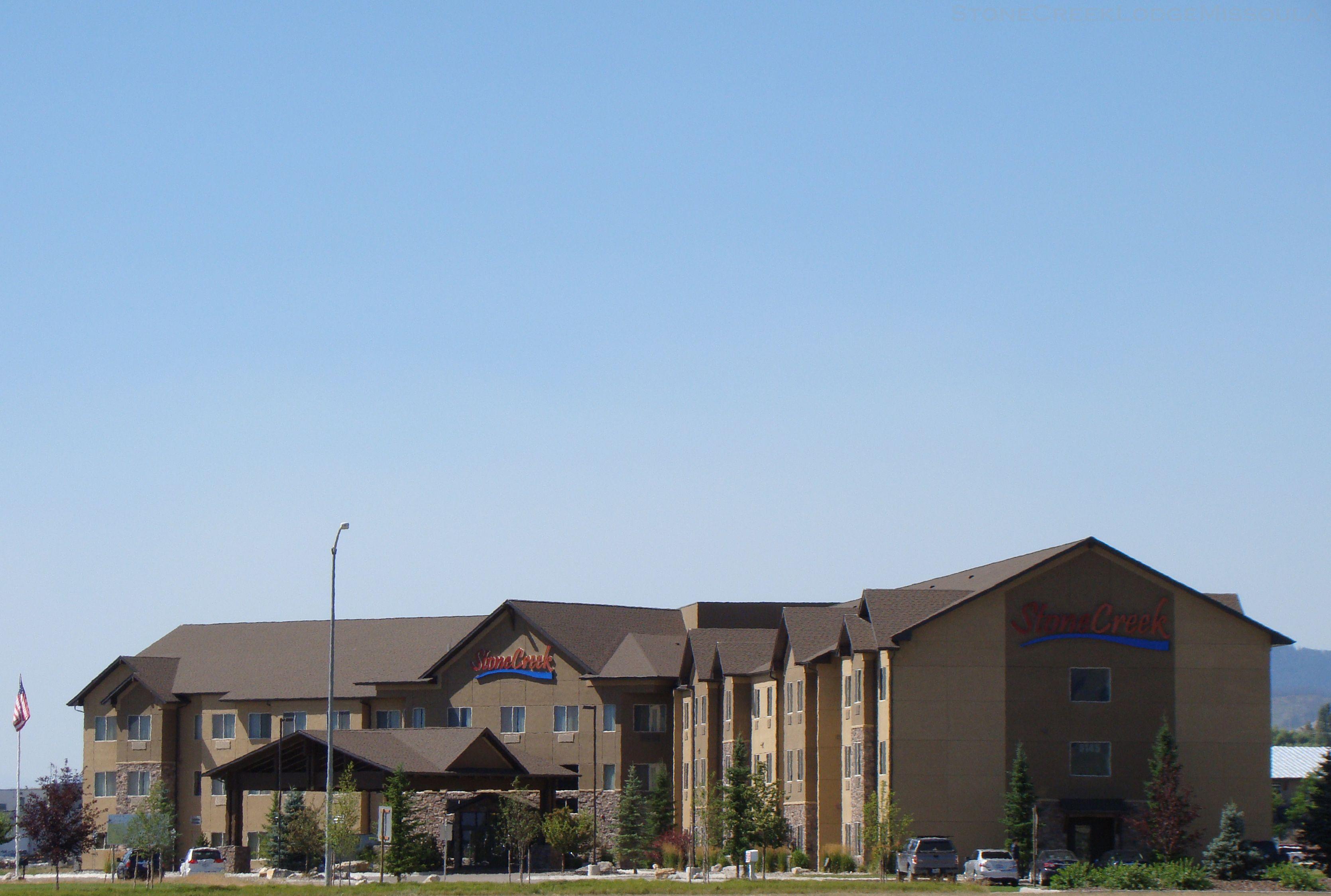 4 Business Hotels Near Rowdy's Cabin for a Productive Stay
