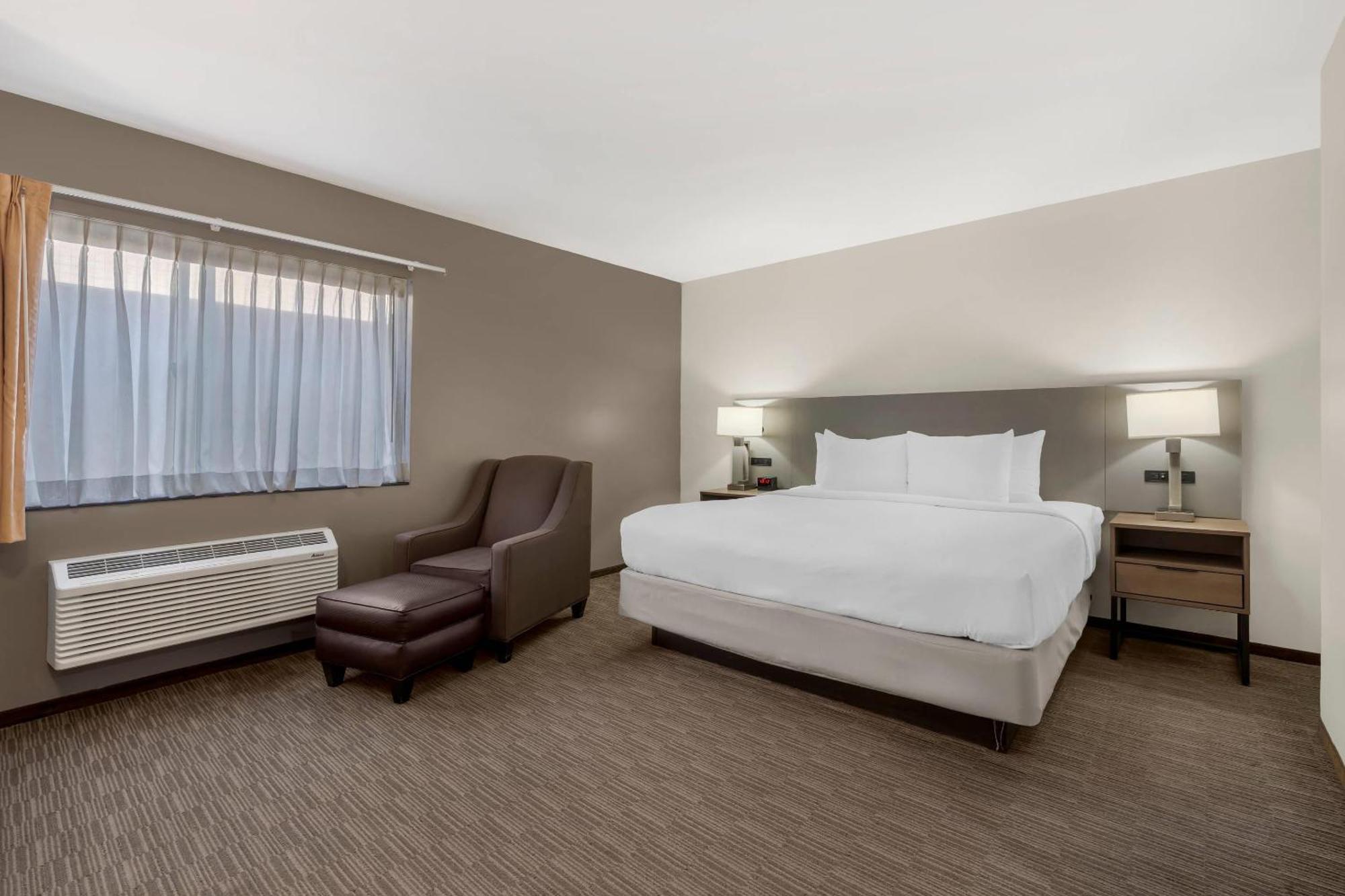 Where to Stay Near Lindberg Park: 4 Budget Hotels Reviewed