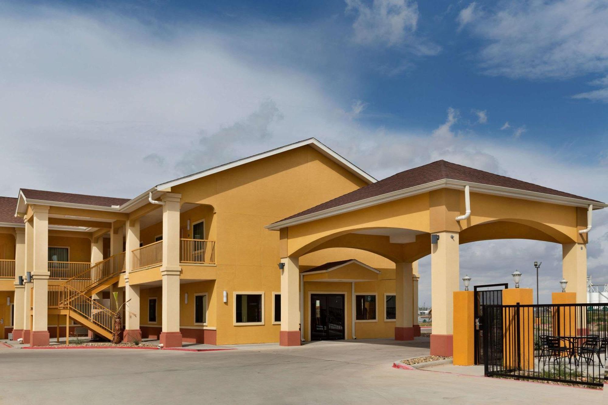 4 Airport Hotels Near Fun City Worth Booking in Odessa